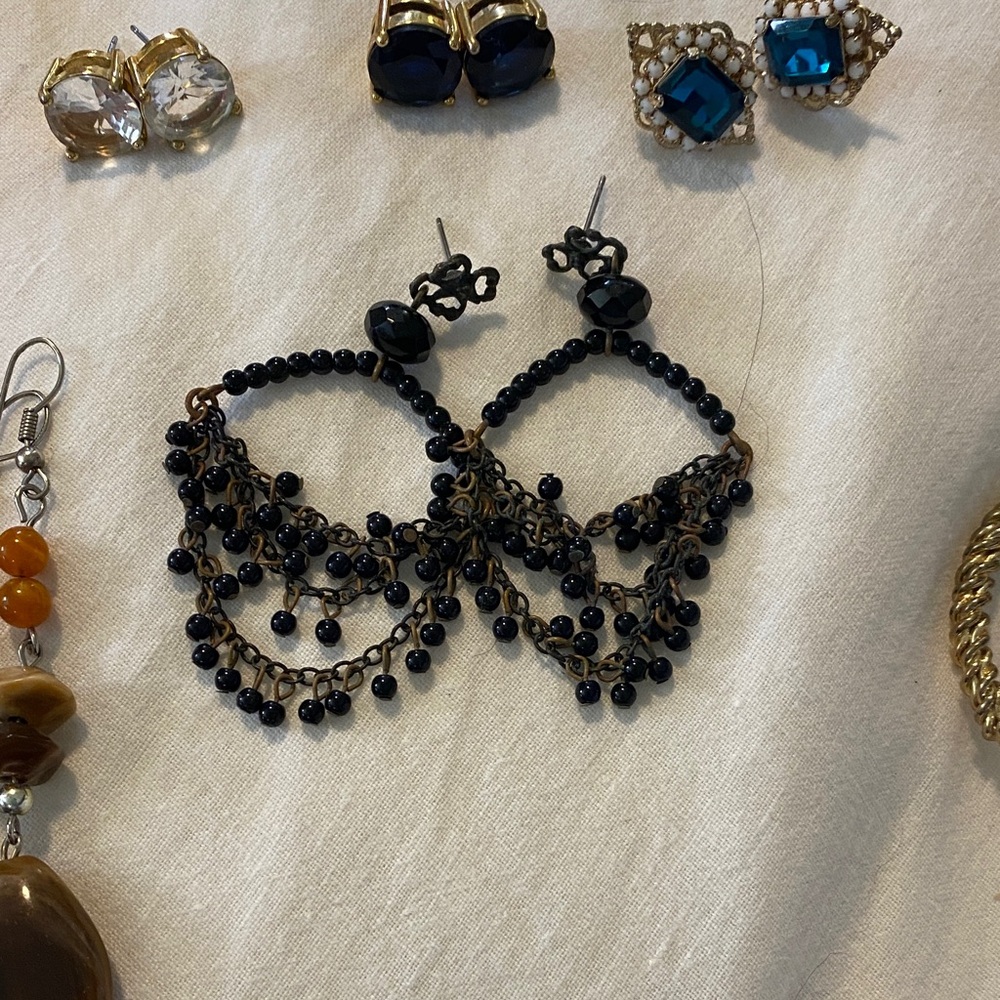 Earring Set - Picture 4 of 16